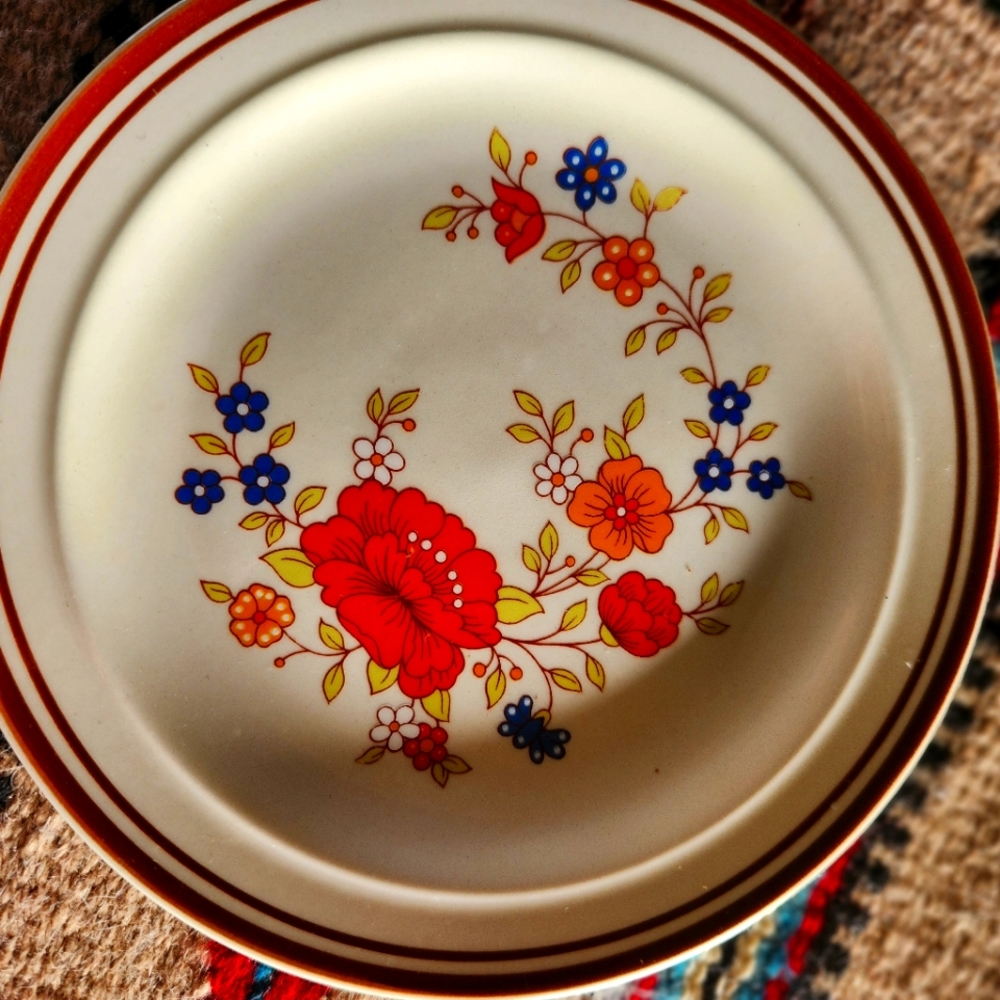 Summer garden plate